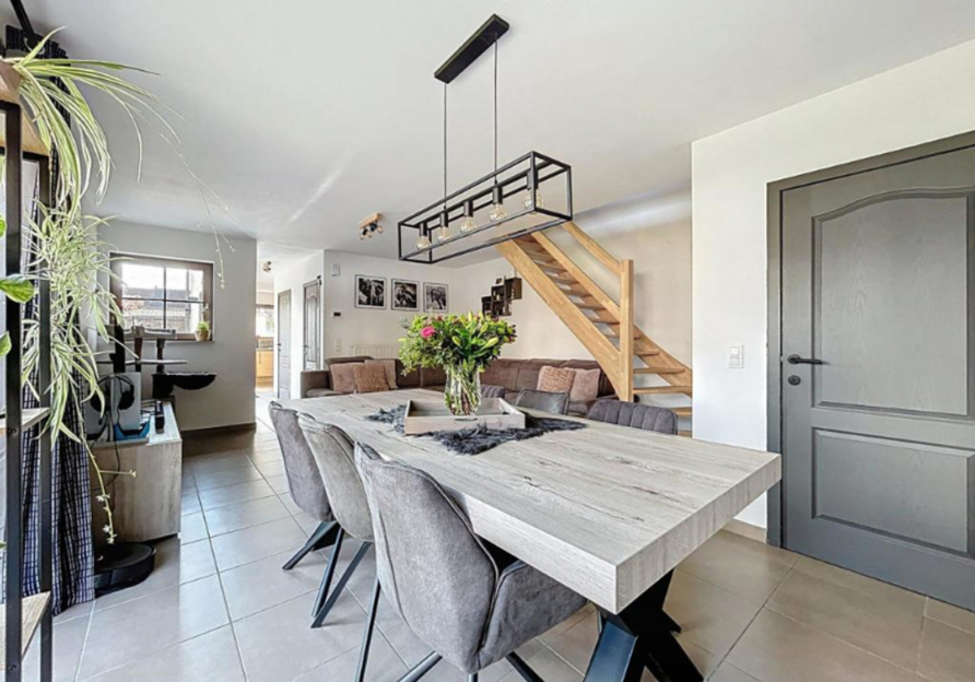 3746002903000039256/4094304