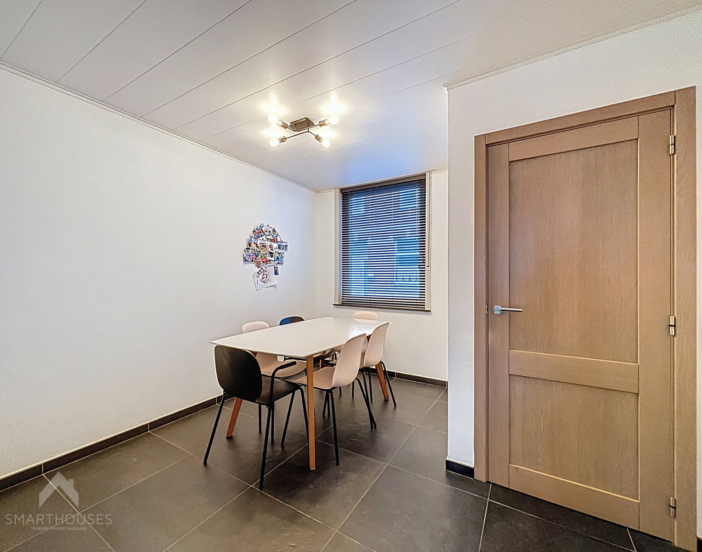 172fa4bd9f9e42c3b24a5798e58d6b93