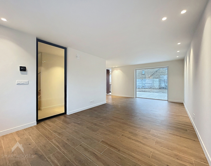 8821d27b8ed24f42a12d31ba4c3d6ce2