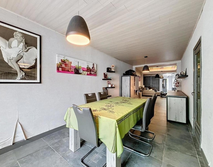 aae09905c49d475286284467c077e00e