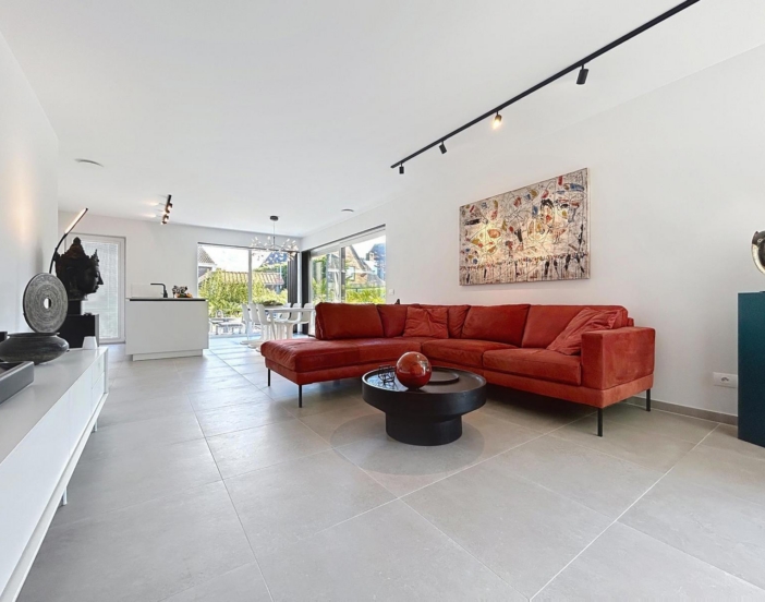 c015799e23ee4f5f95650f4dd4b4e3bd