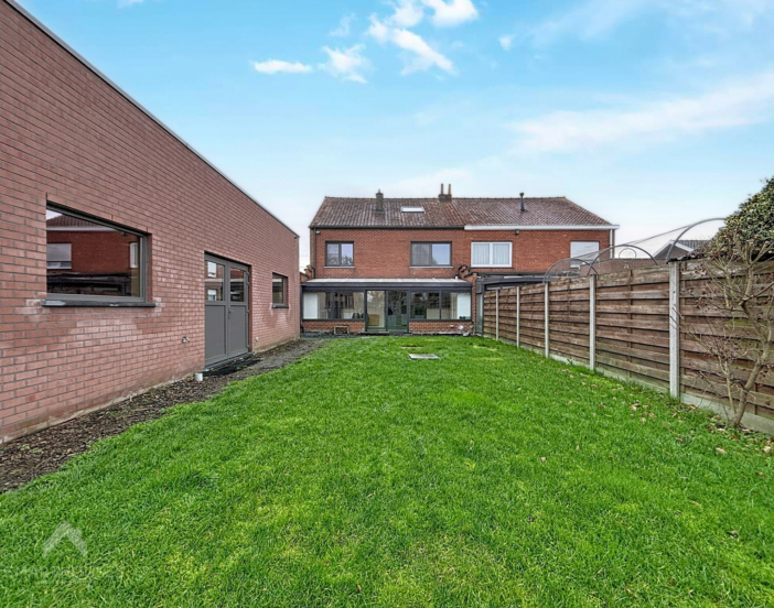 f445ba2785984b9d9dc470634c9ab175