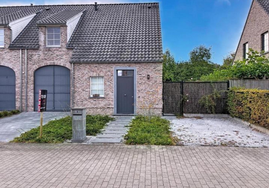 2228baa9689949f2b67ebdef503b19ba