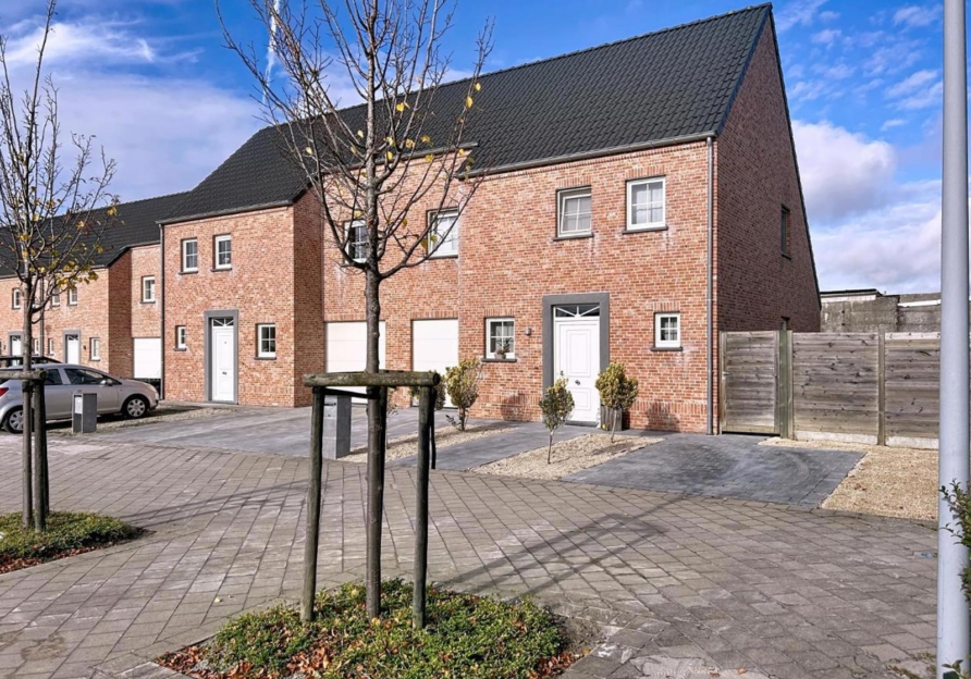 58f53155953644fca673322e8322d5c8