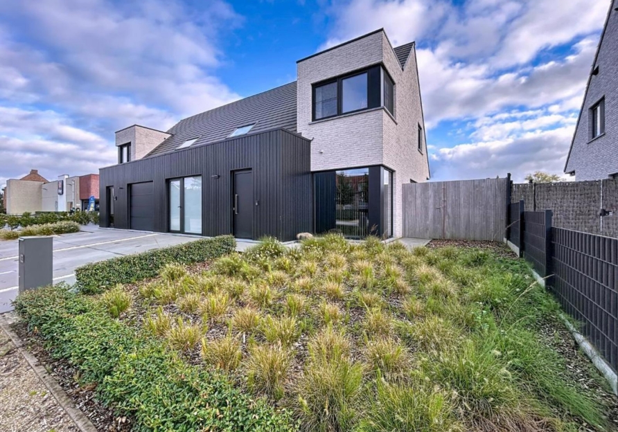 887a87176afc472f8c8c599b65145605