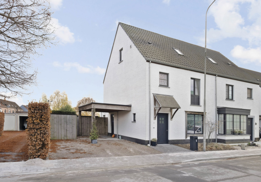 8bca40ff81cf4068b0318538be4f843f