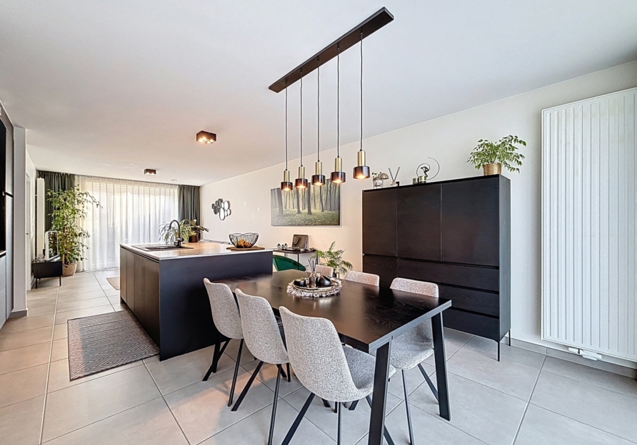 900d626a23e54243a9c1ce8e5ea07256