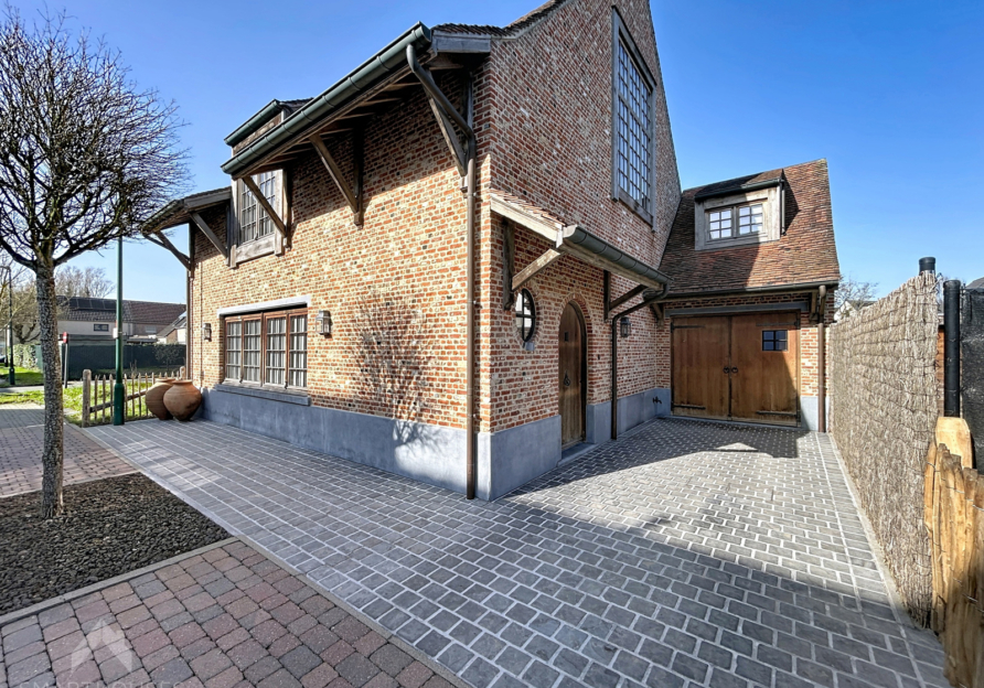 a60417d551f84f47a1ba2de945e8651e