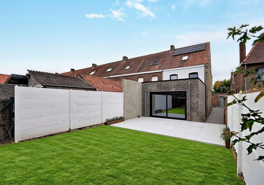 e7b3feb547654aed8cf144afb918d4c2