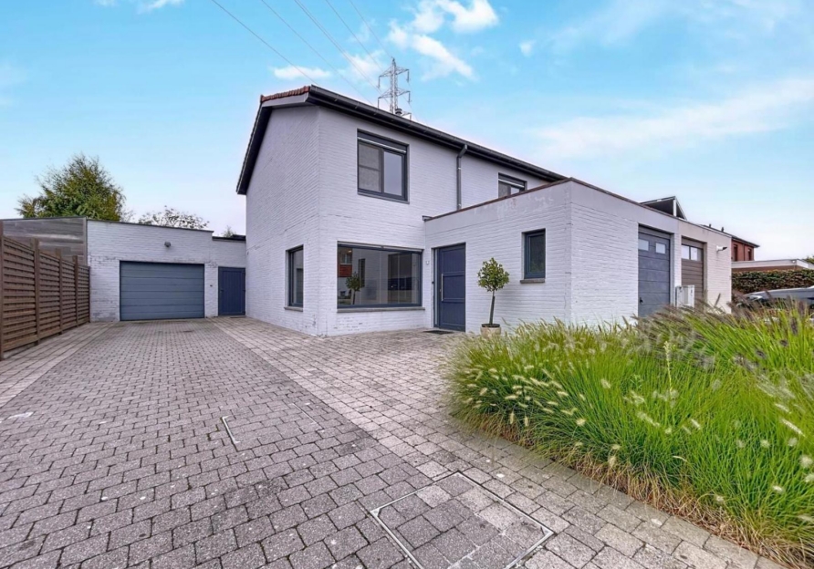 f176a90954584532a23316331b104b92